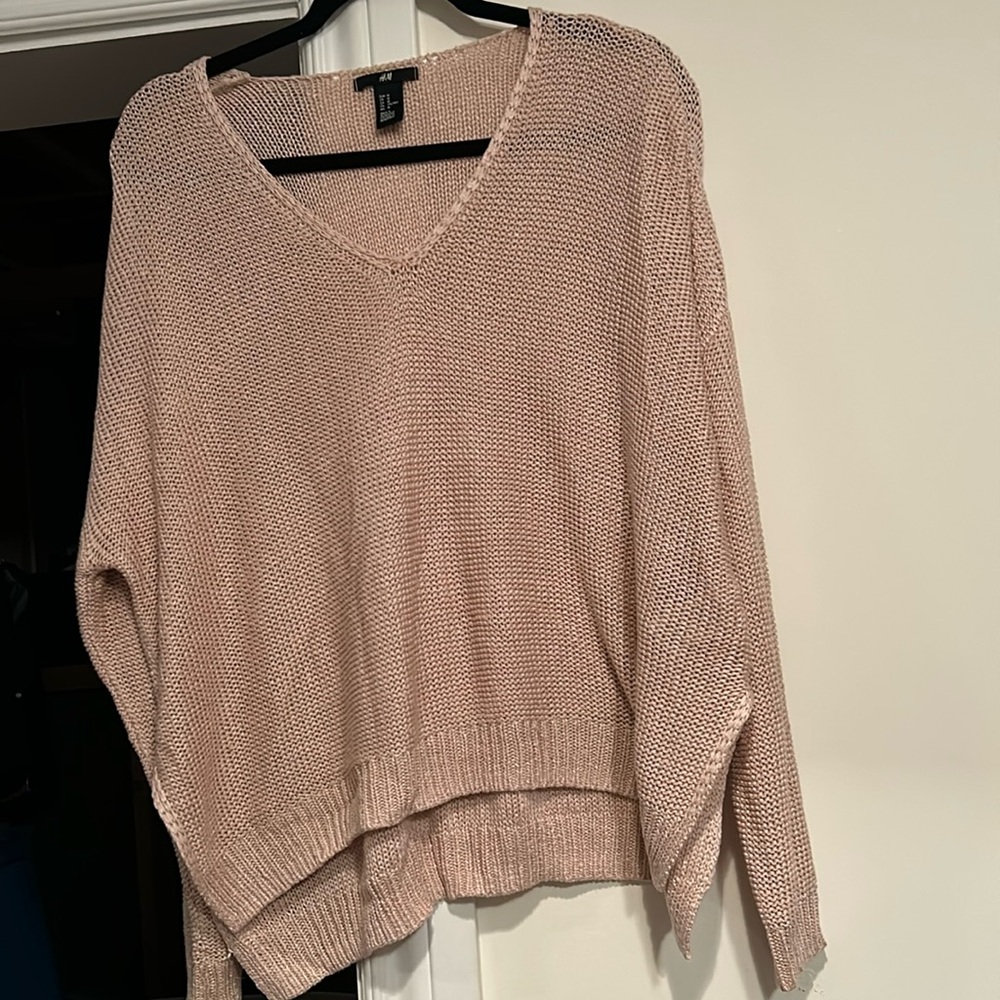 H&M knit sweater in dusty pink colour.